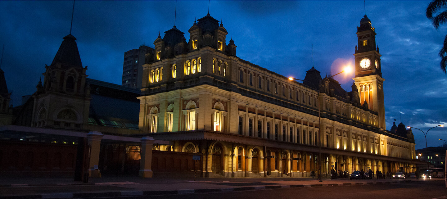 ao lado da estação da luz.